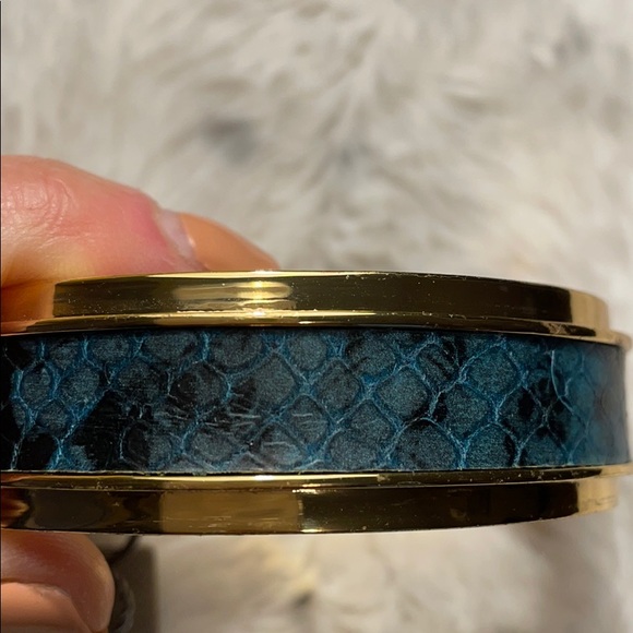 Vince Camuto snake skin bangle bracelet - Picture 4 of 4
